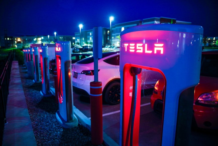 Membongkar Lompatan Autopilot Tesla: Inovasi Berani, Risiko Nyata, dan Masa Depan Mobil Otonom