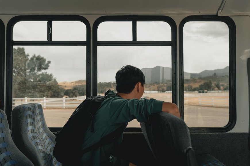 10 Alasan Ampuh Membawa Earplug: Rahasia Barang Kecil yang Sering Dilupakan Saat Traveling