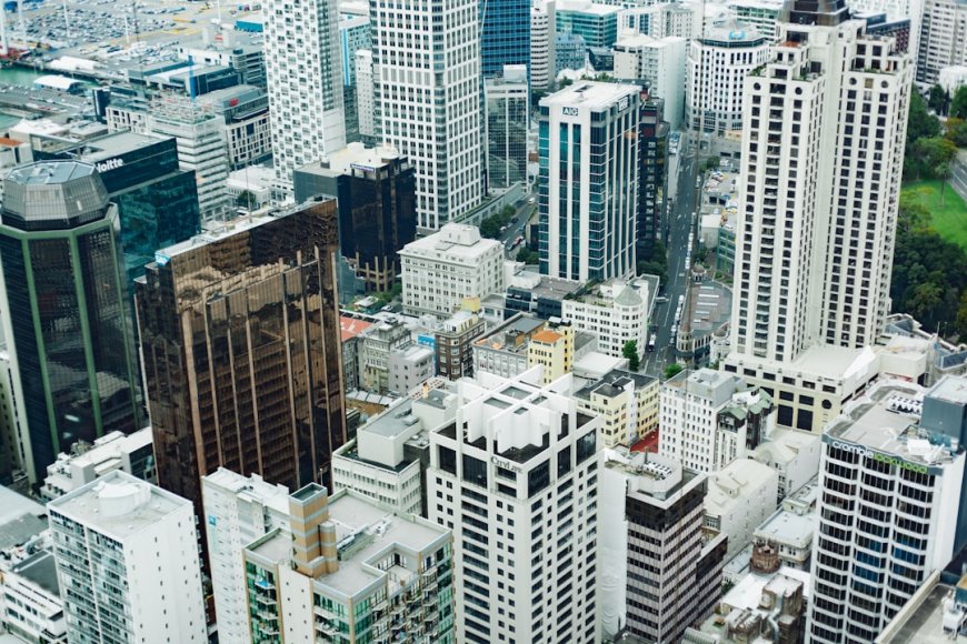 Menguak Misteri 2025: Bagaimana Kenaikan Suku Bunga BI Mengguncang Kredit dan Investasi Anda!