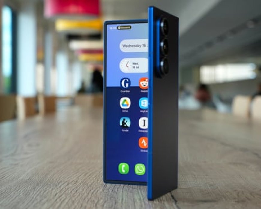 Samsung Galaxy Z Fold 7, inovasi layar lipat yang memukau dan siap mendefinisikan ulang pengalaman smartphone premium.</p>
<p style=