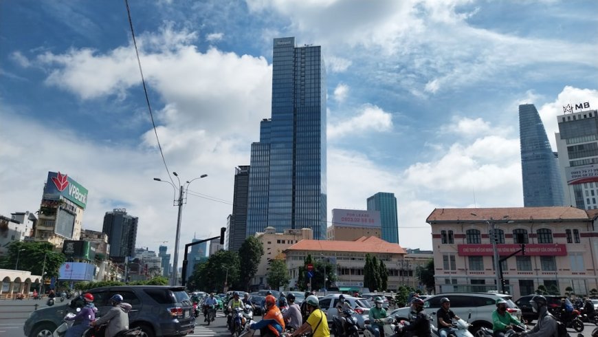 Kebijakan Pajak 2025: Peluang Baru dan Tantangan bagi Individu serta Pelaku Usaha di Indonesia