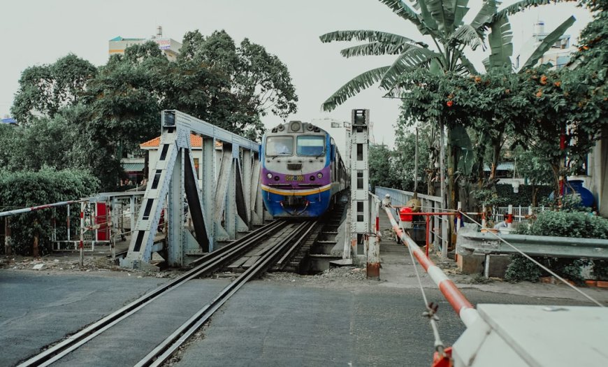 Kereta Cepat Jakarta-Bandung: Bukan Cuma Soal Waktu, Ini Dampak Nyata ke Ekonomi & Gaya Hidup Kita