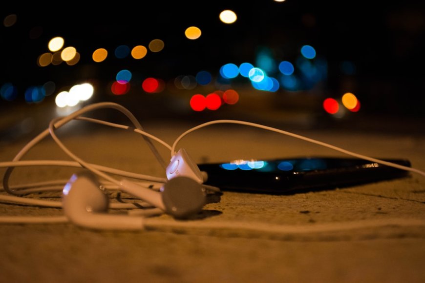 5 Headphone Nirkabel Terbaik 2025: Dari AI Canggih Hingga Audio yang Bikin Merinding