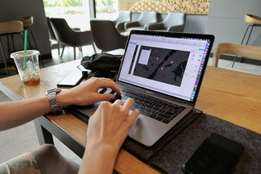Bukan Lagi Fiksi Ilmiah: Begini Cara AI Generatif Mengubah Total Dunia Desain Grafis di 2025