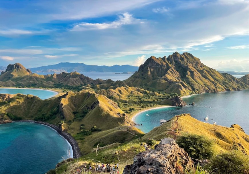 Rahasia Pulau Padar: Menyelami Pesona Eksotis & Tips Mendaki Bukit Ikonik di Komodo