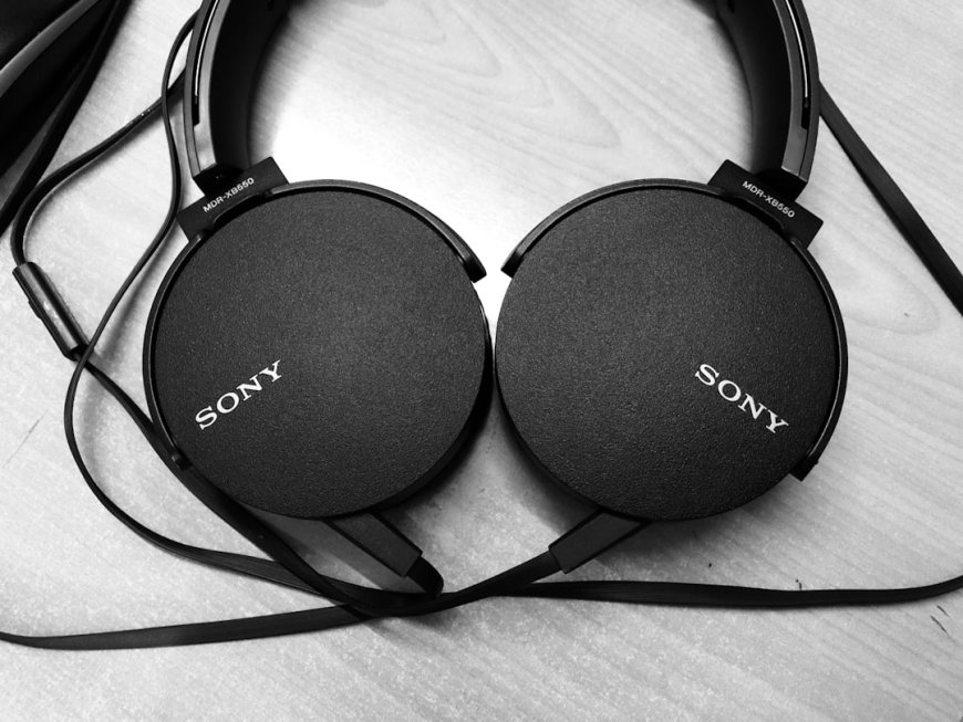 Cari Headphone Peredam Bising Terbaik? Simak Review Sony WH-1000XM6!