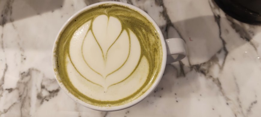 Mana yang Lebih Sehat! Matcha Latte atau Teh Hijau Biasa?!