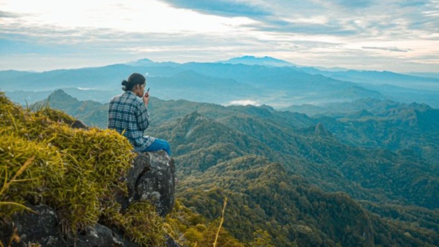 7 Jalur Pendakian Terpencil di Sulawesi yang Menantang Jiwa Petualang Anda