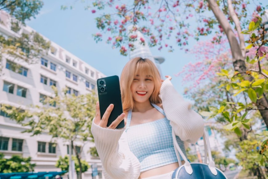 HUAWEI Pura 80: Kecantikan AI dalam Genggaman. Foto oleh Taan Huyn via Unsplash