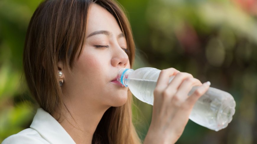 Apakah Benar Wajib Minum 8 Gelas Air Sehari? Ini Faktanya