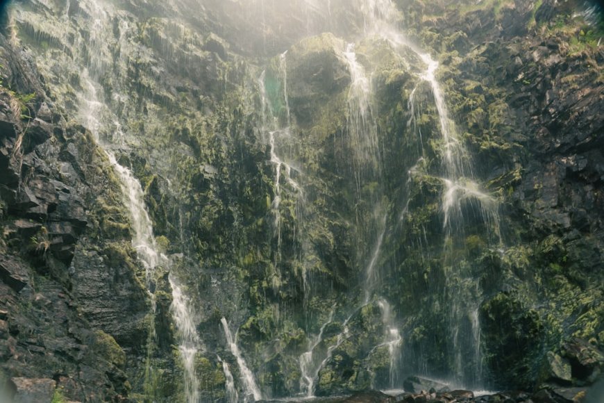 5 Wisata Alam Tersembunyi di Indonesia yang Wajib Dijelajahi Petualang Sejati