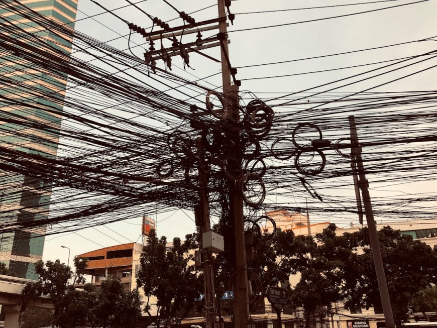Revolusi Senyap Kisah Edison, Tesla, dan Perang Arus Listrik yang Menerangi Dunia