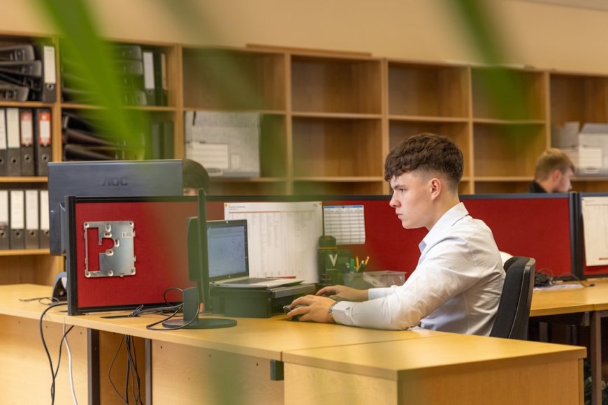 Stop Bungkuk di Depan Laptop! Trik Teknik Pomodoro Ini Selamatkan Postur Tubuh Anda