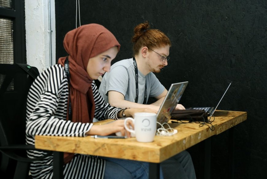 Bukan Cuma Ngoding! 5 Skill Wajib dari Pendidikan Berbasis AI yang Bikin Kamu Rebutan Perusahaan