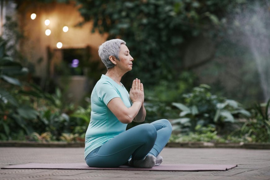 Transformasi Kesehatan Fisik dan Mental Lewat Yoga di Usia Senja