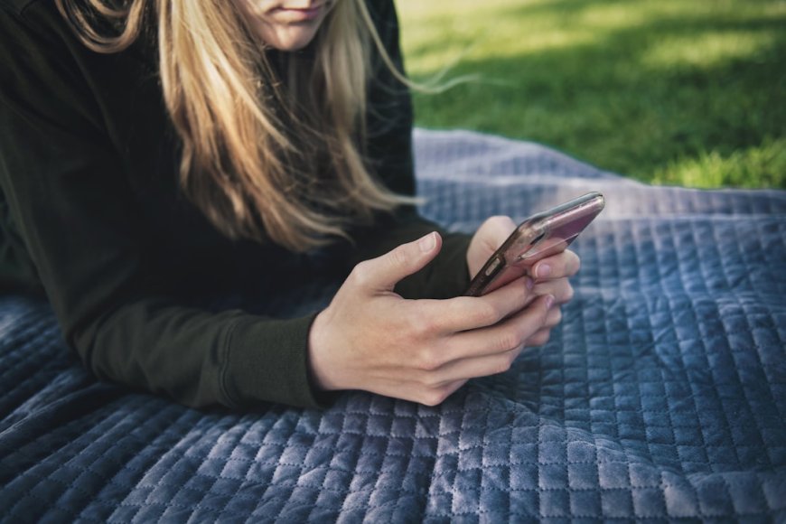 5 Hoaks Paling Merusak di Indonesia yang Bikin Kacau TikTok & Facebook