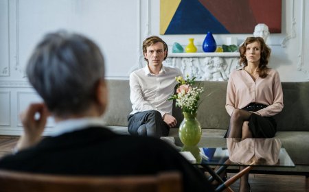 Cara Mendukung Teman yang Mengalami Quarter Life Crisis