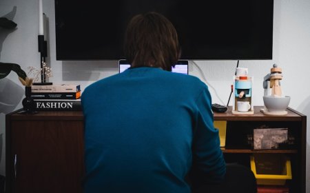 Mitos Produktivitas Meja Kerja yang Diam-diam Menghancurkan Konsentrasi Anda