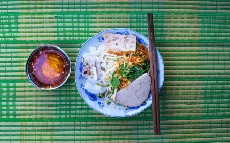 Makan siang Anak Kos vs Restoran Mewah, Mana yang Lebih Enak?