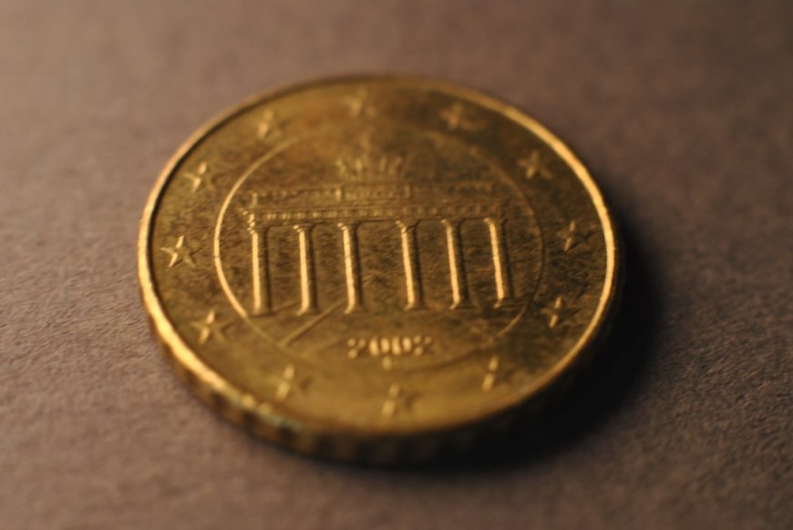 Harga Dogecoin di Ujung Tanduk Potensi Penurunan Tajam Kini Mengintai Investor