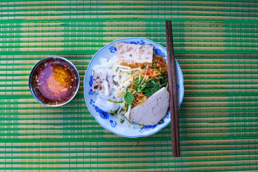 Makan siang Anak Kos vs Restoran Mewah, Mana yang Lebih Enak?