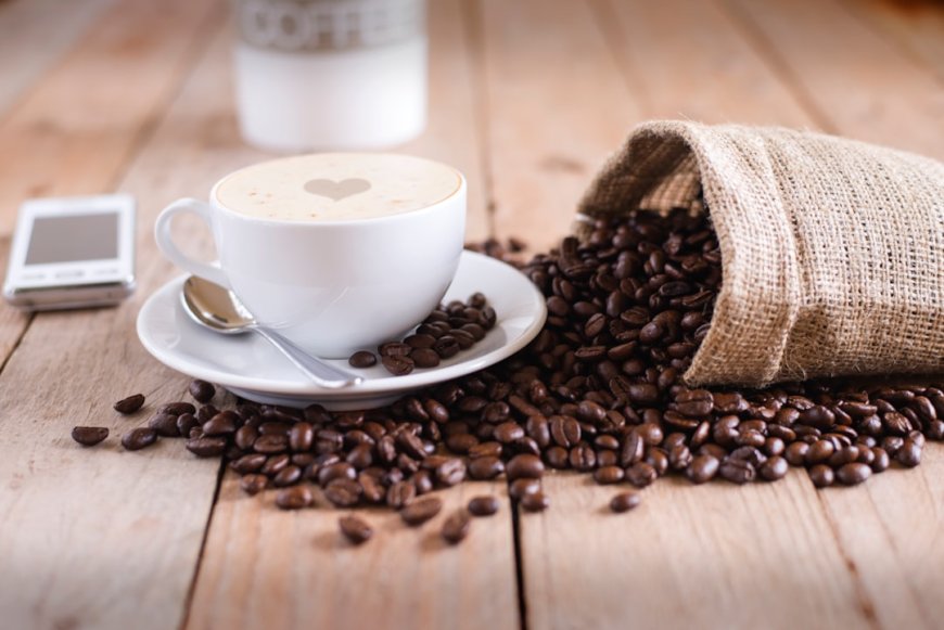 Mengenal 'Kecanduan' Kopi di Waktu Makan Siang