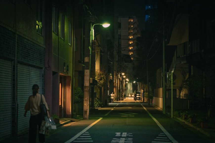 Kuchisake-Onna Wanita Bermulut Robek Penguasa Jalanan Gelap Jepang