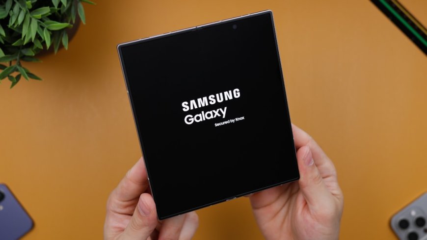 Samsung Galaxy Fold5 Jadi Raja Smartphone Lipat untuk Profesional Muda
