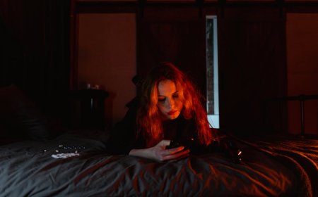 Benarkah Burnout Digital Rusak Tidur Malammu? Kupas Tuntas Mitosnya!