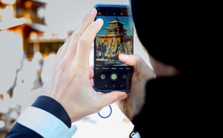 Menguak Misteri Urban Legend: Dari Kisah Pocong Hingga Slender Man Digital