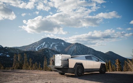 Dua Tewas Terjebak Cybertruck Pintu Macet Keluarga Gugat Tesla