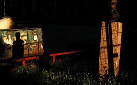 Bayangan Tak Kasat Mata: Teror Urban Legend yang Menghantuiku