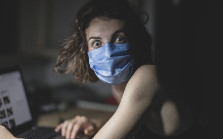 Mitos Cahaya Biru Gadget dan Tidur Malam: Fakta Makanan Pelindung Mata