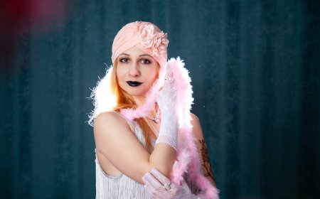 Dari Korset ke Kebebasan: Mode Abad ke-20 dan Transformasi Wanita