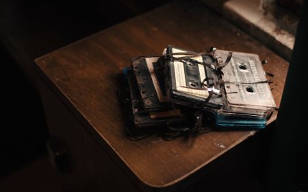 Kaset Kenangan Cinta Pertama Membawa Teror Tak Terduga