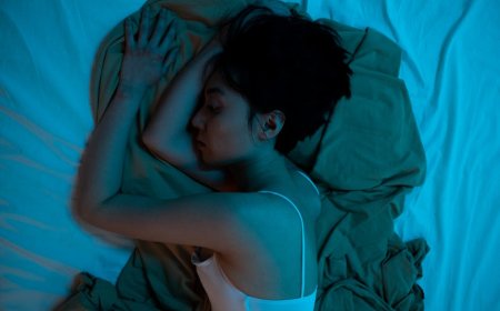 Notifikasi Digital Merusak Tidur Malam? Bongkar Mitos Kesehatan Mental Ini!