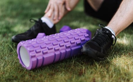 Punggung Bawah dan Leher Sakit? Ini Cara Tepat SMR Pakai Bola Pijat