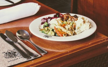 Menjelajah Restoran Halal Favorit di Kota Kecil Sumatera yang Jarang Diketahui