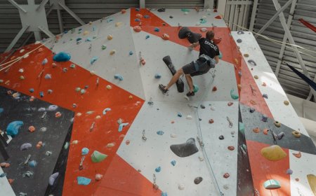 Stop Anggapan Jatuh Wajar! Latihan Keseimbangan Dinamis Kunci Lansia Aktif & Mandiri