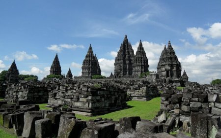 Mengungkap Kisah Ramayana dan Krisnayana di Relief Candi Prambanan