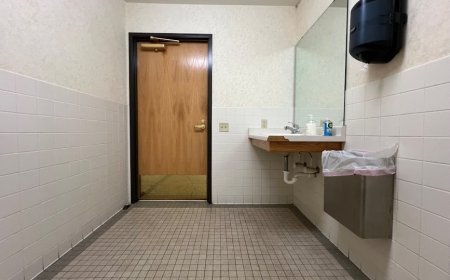 Inovasi Toilet Pintar China: Tisu Gratis Tukar Iklan, Efektifkah?