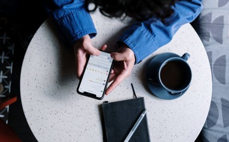 Terjemahkan Pesan WhatsApp di iPhone Kini Lebih Mudah dengan Fitur Baru!