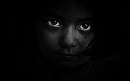 Tatapan Kosong Anak-Anak Itu Mengikuti Setiap Langkahmu