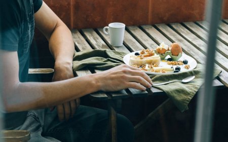 Panduan Mudah Padukan Keju dengan Wine, Kopi, atau Teh Favoritmu