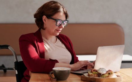 Mitos Terapi Cahaya Merah dan Tidur Malam: Fakta Rambut Sehat Alami