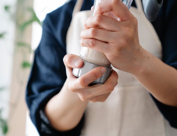 Bongkar Mitos! Kapan Sebenarnya Waktu Terbaik Minum Protein untuk Otot Optimal?