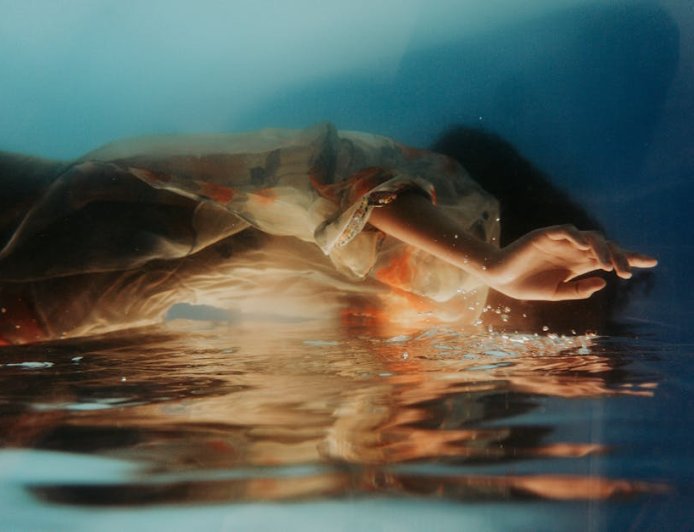 Redakan Cemas dan Panik Seketika dengan Gerakan Somatik Sederhana Ini