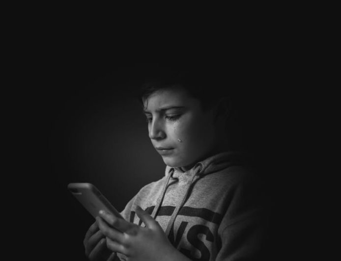 Mitos Catfishing Keluarga: Memahami Dampak Psikologis Ibu Manipulatif