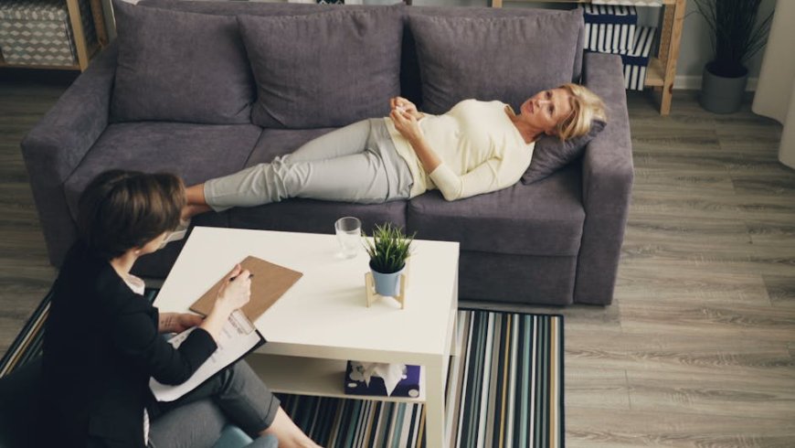 Membedah Mitos dan Fakta Penyakit Mental dan Bicara Publik