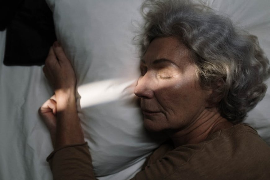 Mitos Tulang Kuat Terbongkar: Selain Kalsium, Tidur Nyenyak & Nutrisi Ini Kunci